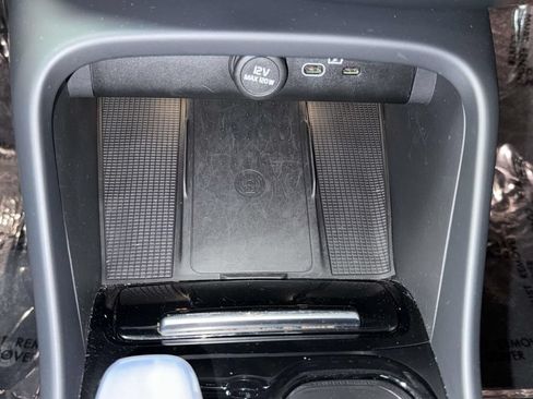 Used 2023 Volvo XC40 B4 Plus FWD image 24