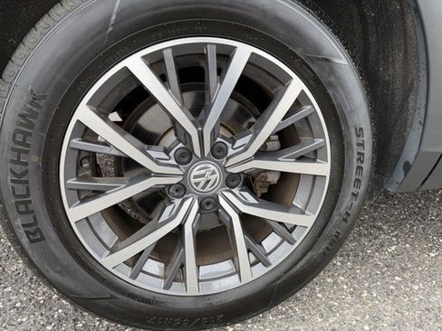 Used 2020 Volkswagen Tiguan SE w/ Panoramic Sunroof Package image 18