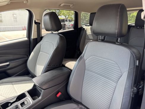 Used 2017 Ford Escape SE w/ SE Sport Appearance Package FWD image 10