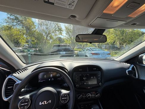 Used 2025 Kia Soul LX w/ LX Technology Package FWD image 31