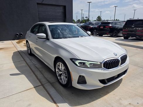 Used 2025 BMW 330i Sedan RWD image 3