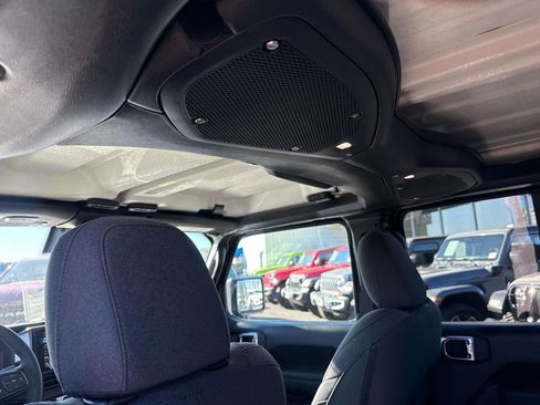 New 2025 Jeep Gladiator Sport AWD/4WD image 18