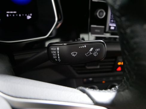 Used 2022 Volkswagen Jetta Sport image 31