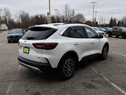 New 2024 Ford Escape SE FWD image 6