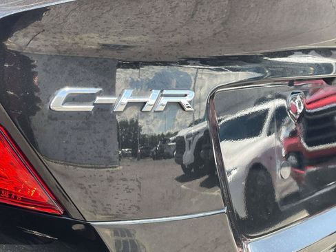 Used 2022 Toyota C-HR XLE FWD image 8