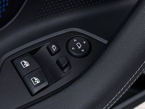 Used 2024 BMW 230i Coupe w/ Premium Package image 19