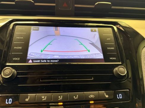 Used 2021 Volkswagen Passat 2.0T SE FWD image 12