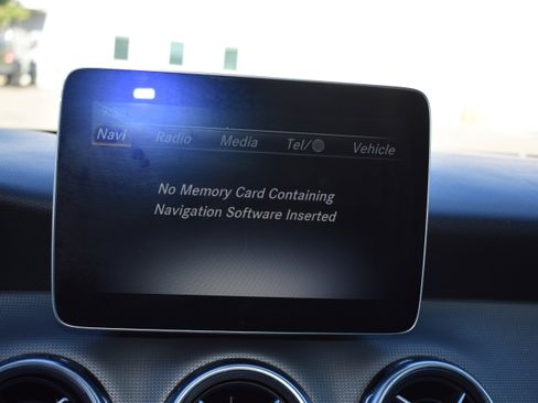 Used 2019 Mercedes-Benz GLA 250 4MATIC image 19