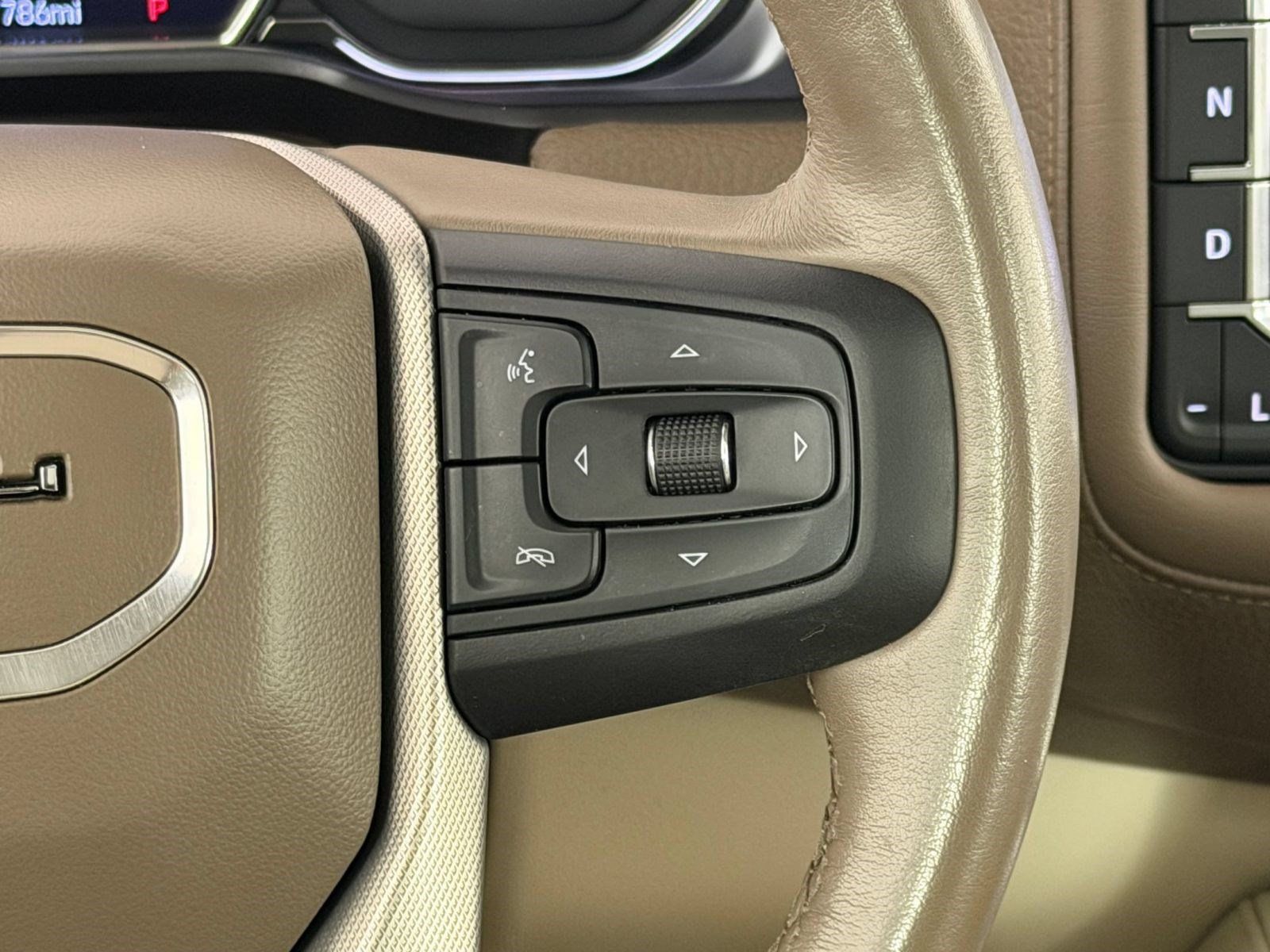 Used 2021 GMC Yukon Denali w/ Denali Premium Package RWD image 17