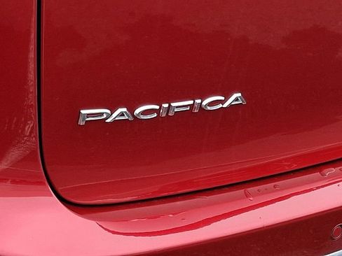Used 2025 Chrysler Pacifica Select FWD image 33