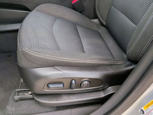 Used 2022 GMC Terrain SLE w/ Driver Convenience Package image 13