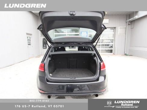 Used 2017 Volkswagen Golf 4-Door image 32