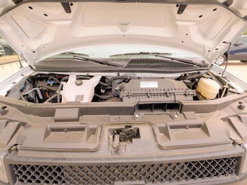 Used 2025 Chevrolet Express 2500 w/ Driver Convenience Package image 30
