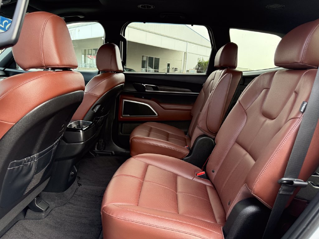 Certified 2024 Kia Telluride EX w/ EX Captain's Chair Package AWD/4WD image 16