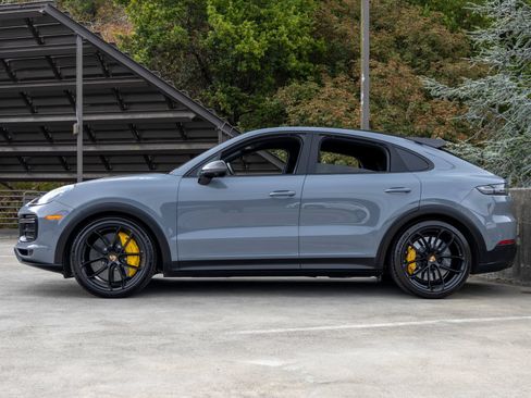 Certified 2023 Porsche Cayenne Turbo GT AWD/4WD image 2