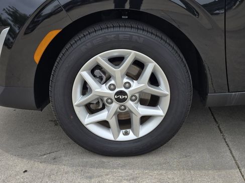 Certified 2025 Kia Soul LX FWD image 17
