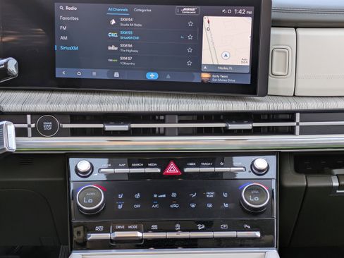 Used 2025 Hyundai Santa Fe Calligraphy image 14