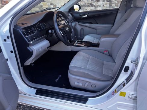 Used 2014 Toyota Camry LE image 30