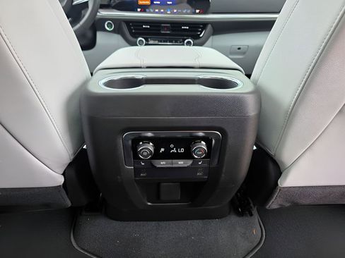 New 2026 Chevrolet Tahoe Premier w/ Sun And Tow Package AWD/4WD image 11