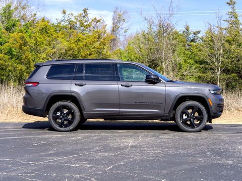 New 2025 Jeep Grand Cherokee L Altitude image 5
