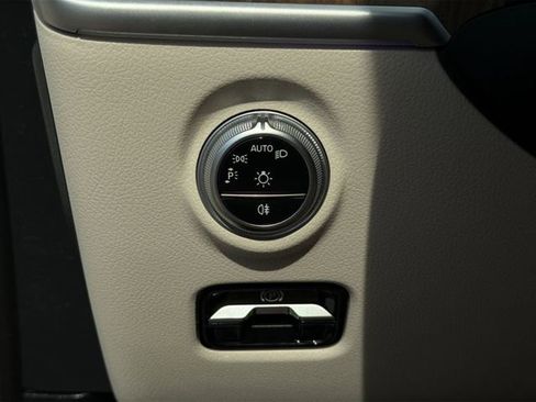 Used 2023 Mercedes-Benz C 300 Sedan image 31