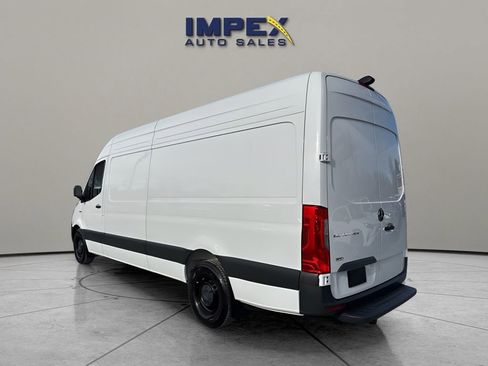 Used 2024 Mercedes-Benz eSprinter 170 Cargo image 3
