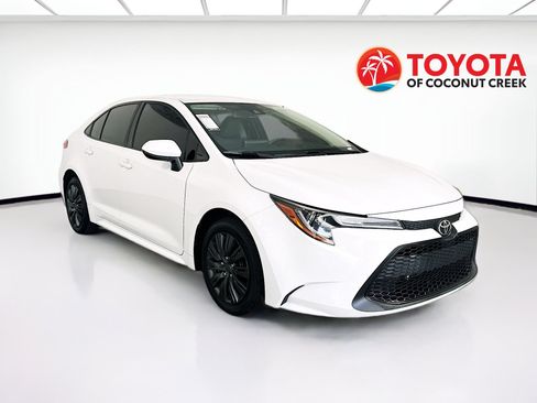 Used 2022 Toyota Corolla LE FWD image 1
