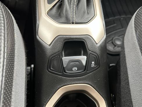Used 2015 Jeep Renegade Limited AWD/4WD image 57