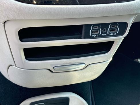 Used 2023 Chrysler Pacifica Touring-L FWD image 20