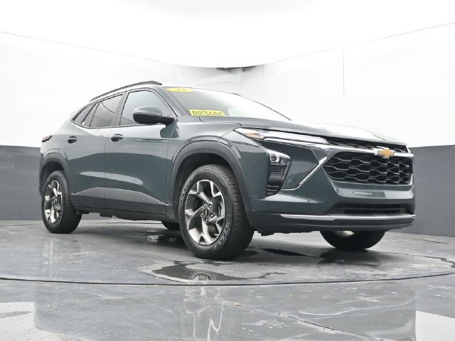 Used 2025 Chevrolet Trax LT FWD image 45