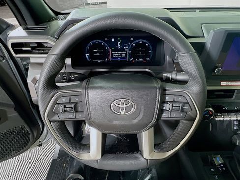 Certified 2025 Toyota Tacoma TRD Off-Road image 11