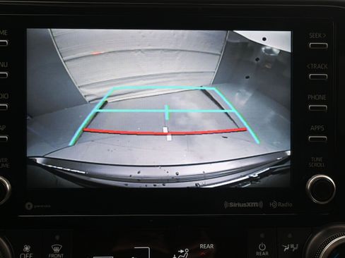 Used 2020 Toyota Highlander XLE image 6