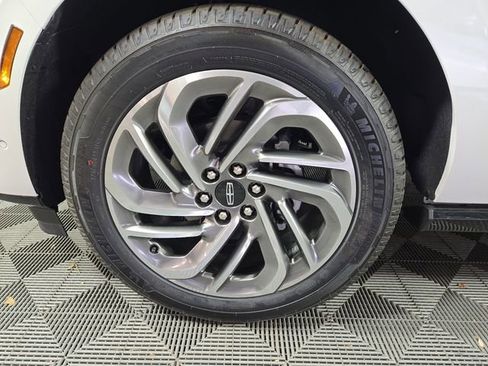 New 2025 Lincoln Navigator Reserve image 8