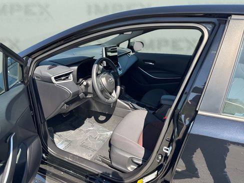 Used 2025 Toyota Corolla SE w/ SE Premium Package FWD image 9