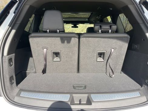 New 2025 Cadillac XT6 Luxury image 5