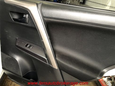 Used 2018 Toyota RAV4 LE image 15