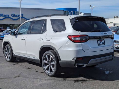 New 2025 Honda Pilot Touring image 7