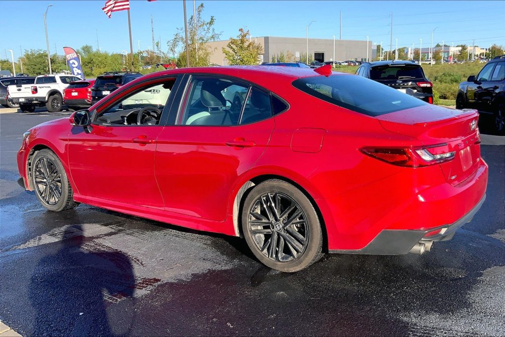 Used 2025 Toyota Camry SE FWD image 2