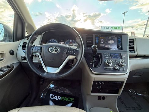 Used 2016 Toyota Sienna XLE Premium image 33