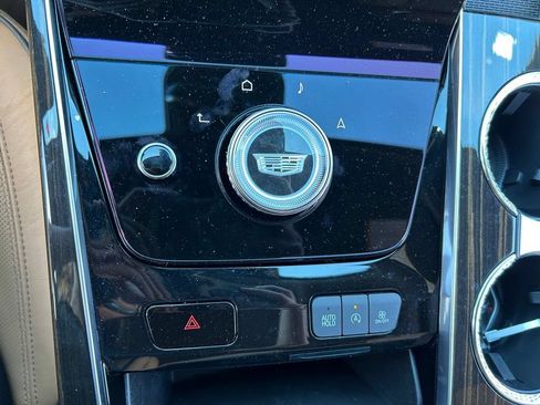 Used 2025 Cadillac Escalade Premium Luxury RWD image 40