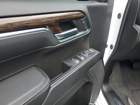 Used 2024 GMC Sierra 1500 Elevation w/ LPO, Elevation Black Package image 9