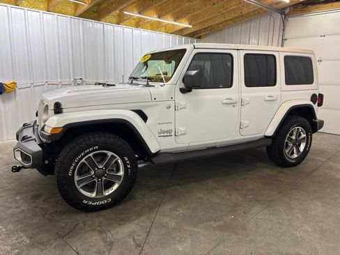 Used 2019 Jeep Wrangler Unlimited Sahara w/ Uconnect 4C Nav & Sound Group AWD/4WD image 4