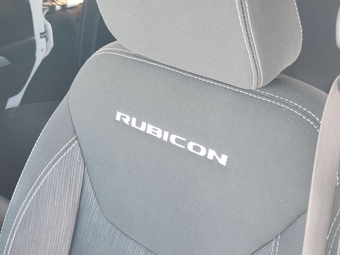 Used 2014 Jeep Wrangler Unlimited Rubicon w/ Connectivity Group AWD/4WD image 15