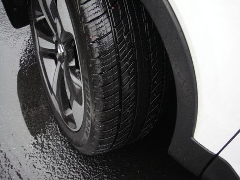 Used 2020 Volvo XC40 T5 Momentum w/ Protection Package Premier image 24