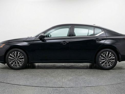 Used 2025 Nissan Altima 2.5 SV image 5