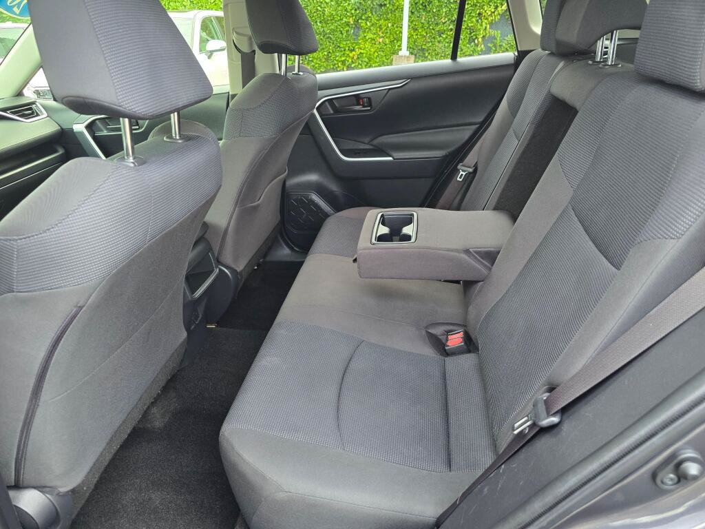 Used 2019 Toyota RAV4 LE w/ Carpet Mat Package AWD/4WD image 17