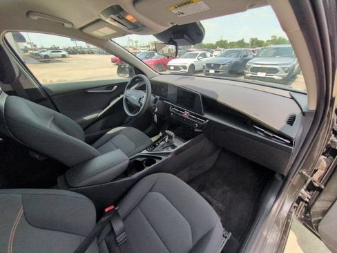 Used 2025 Kia Niro LX FWD image 31