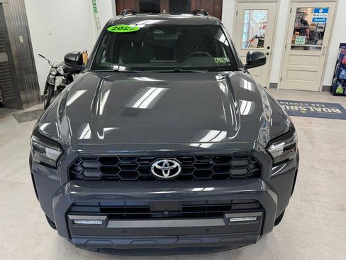 Used 2025 Toyota 4Runner TRD Off-Road AWD/4WD image 32