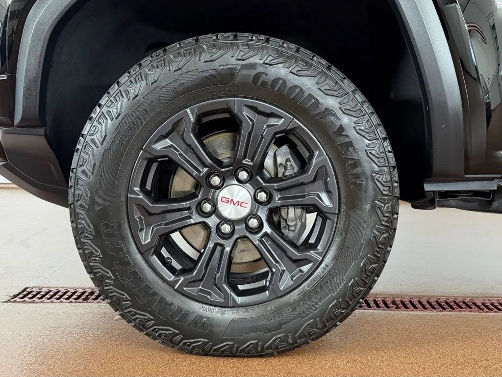 Used 2023 GMC Canyon Elevation w/ Convenience Package AWD/4WD image 9