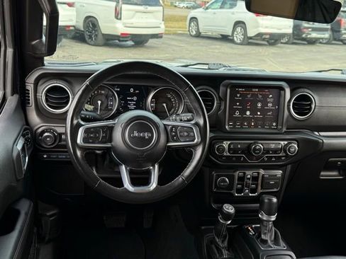 Used 2022 Jeep Wrangler Unlimited Sahara w/ Cold Weather Group image 8